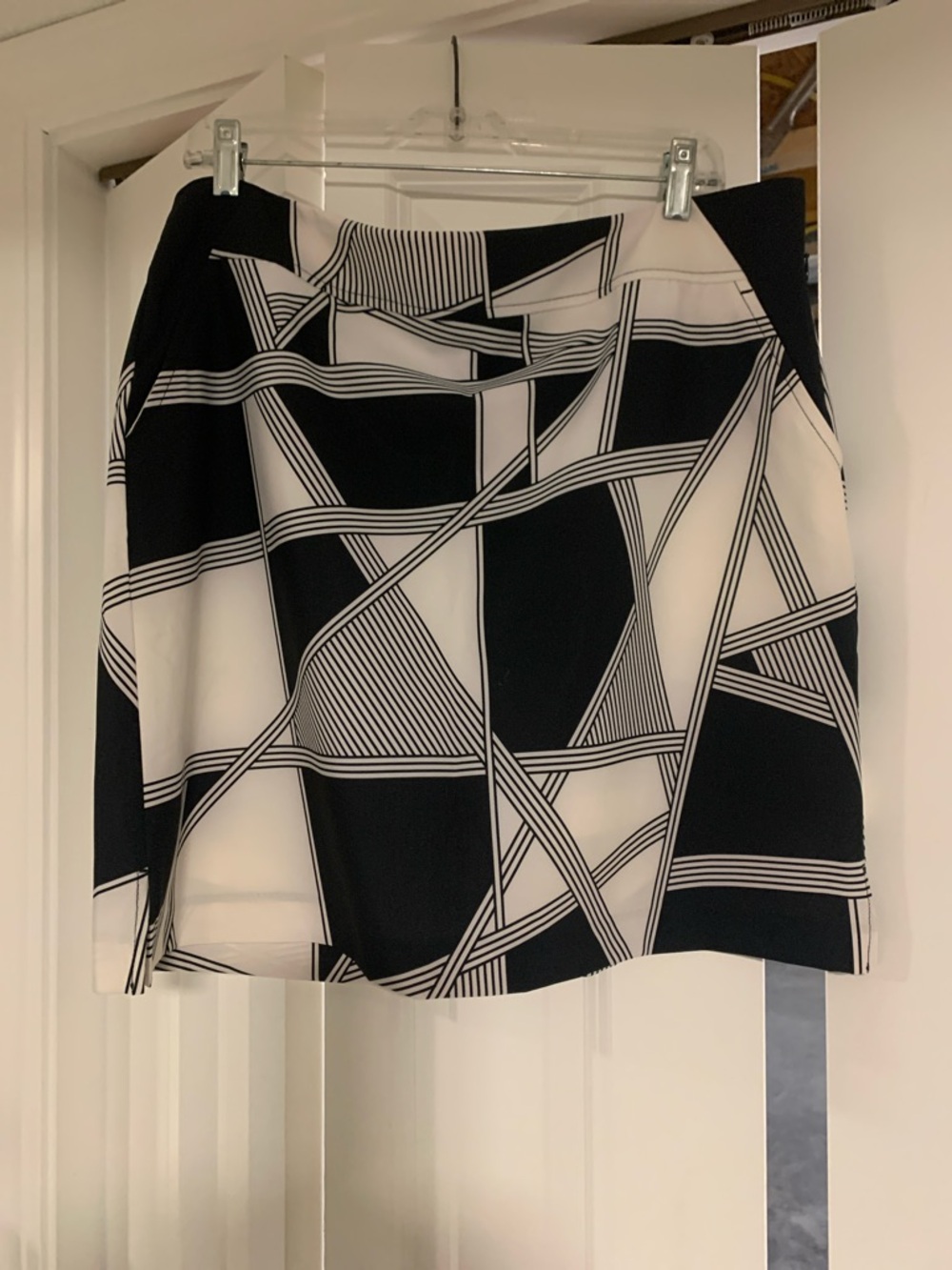 Black & White Geometric Print Pencil Skort